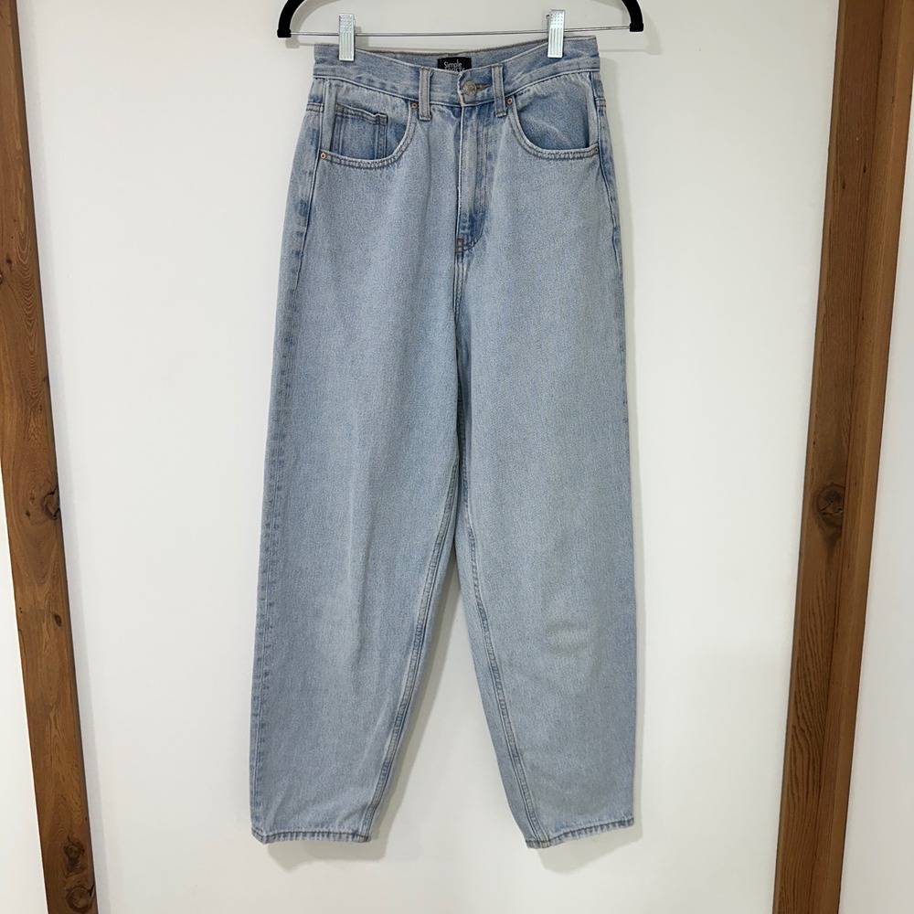 Simple Society High Waisted Mom Jeans Womens 1/25 Light Wash Denim | Retro 90s